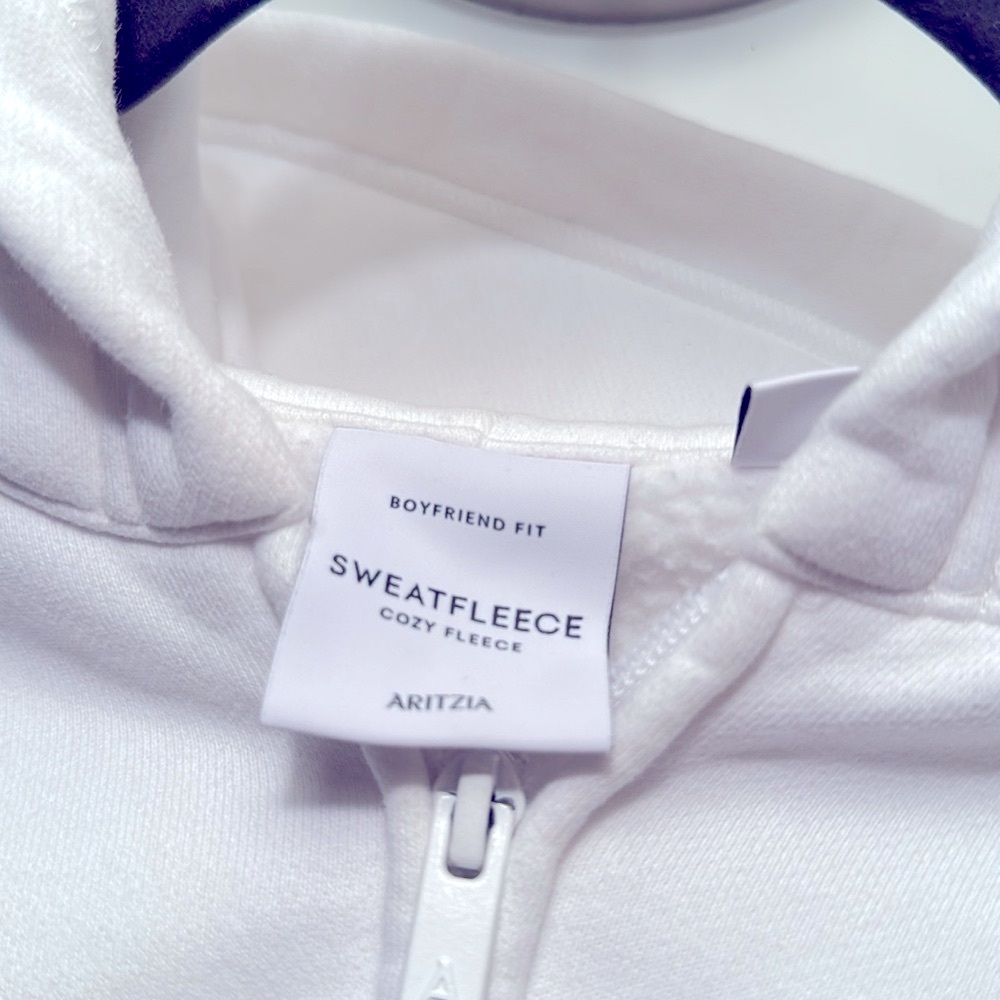 Aritzia Cozy Fleece boyfriend cropped Zip-Up in White - Picture 6 of 9